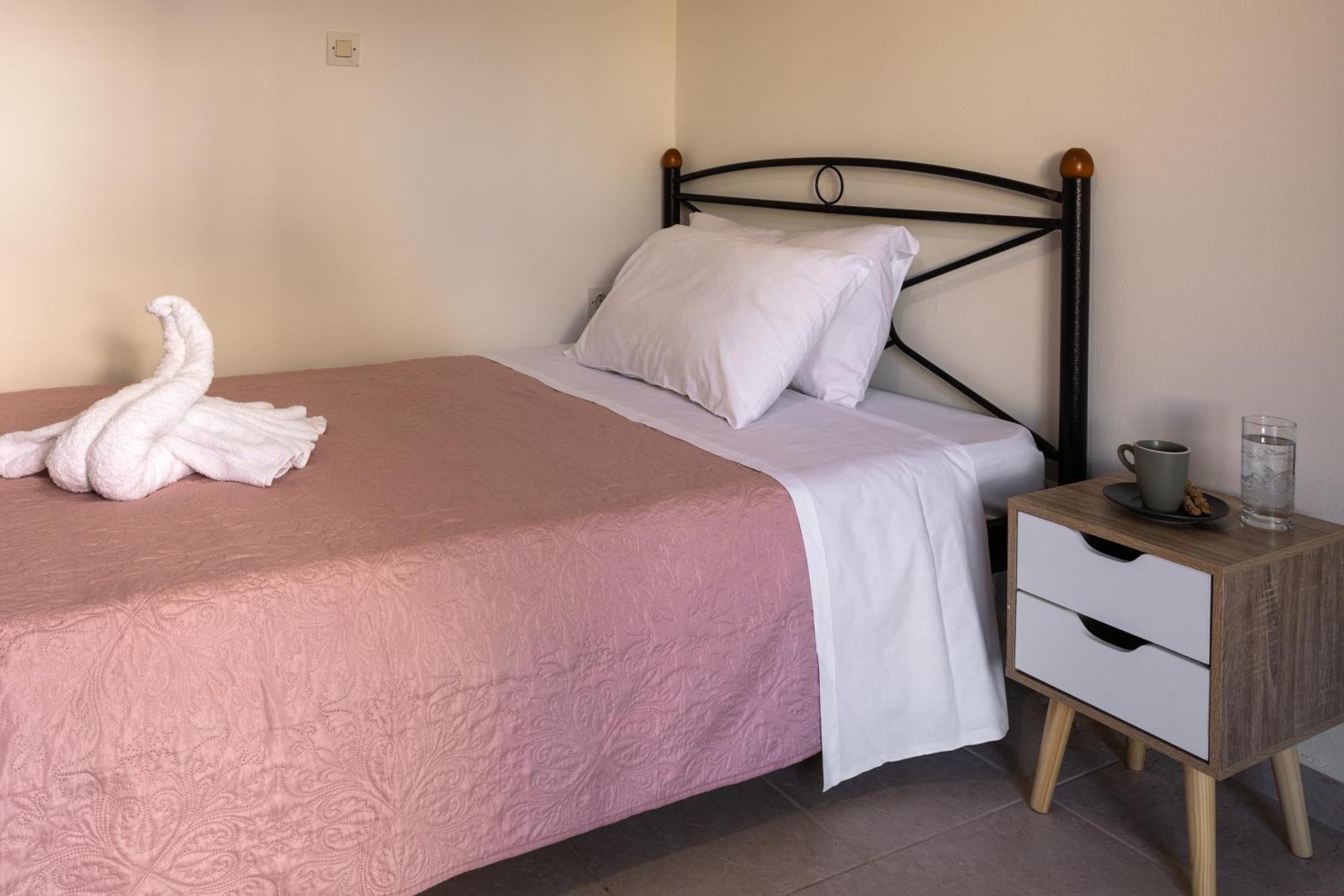 Pavlos Apartments Argostoli  Eksteriør billede