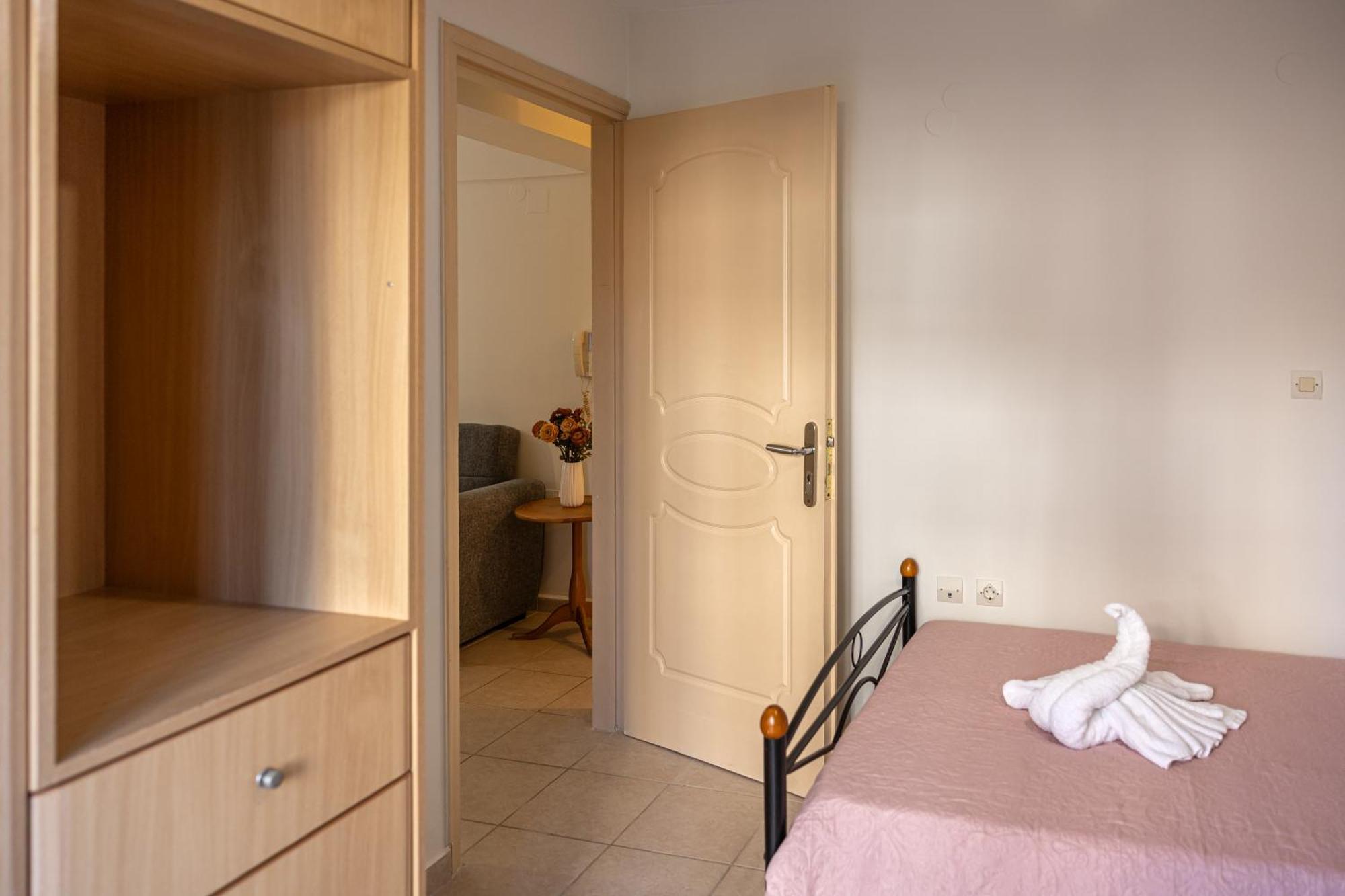 Pavlos Apartments Argostoli  Eksteriør billede