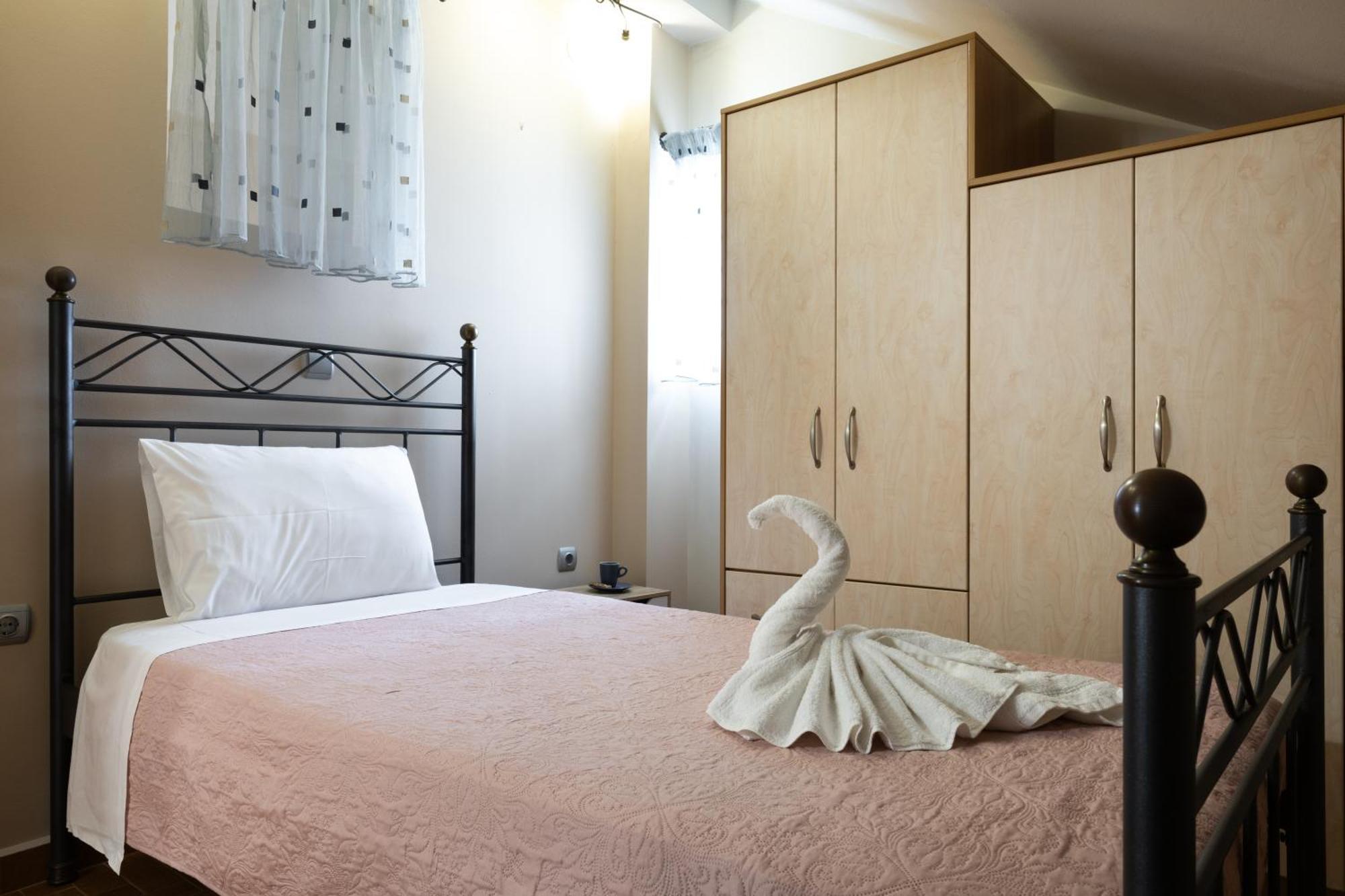Pavlos Apartments Argostoli  Eksteriør billede