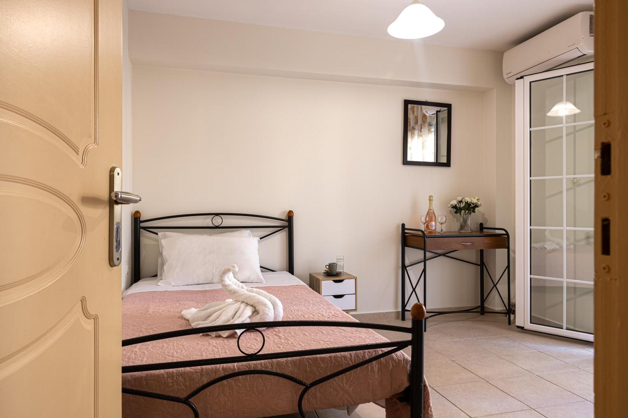 Pavlos Apartments Argostoli  Eksteriør billede